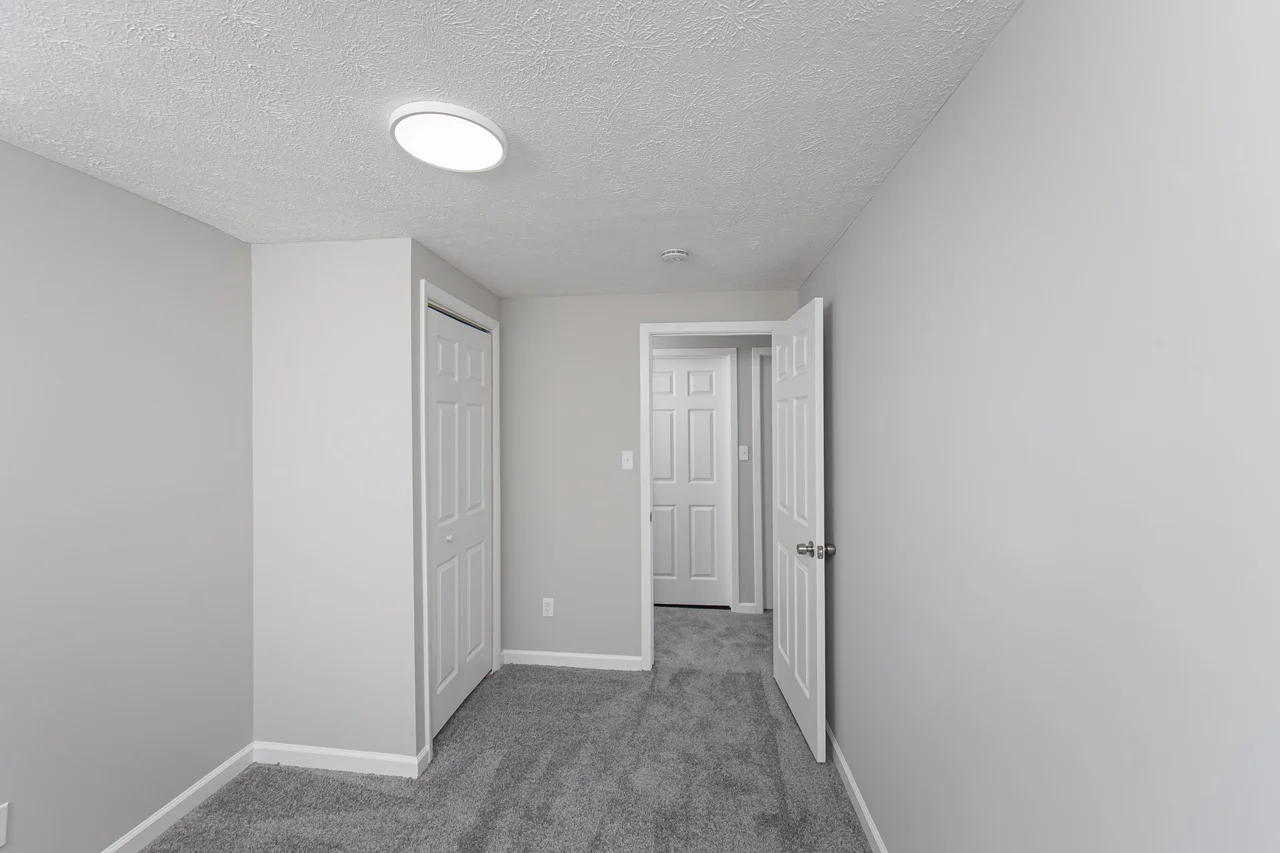 Bedroom closet and entry